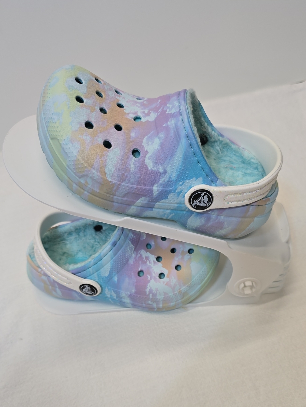 CROCS Kids Pastel Tie-Dye Fuzzy Lined Clog in Blue, Purple, Yellow